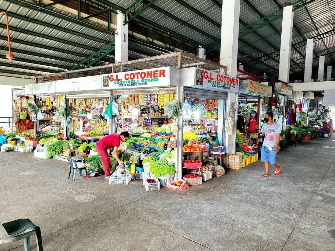 Mahogany Market bulalohan stalls, Manila