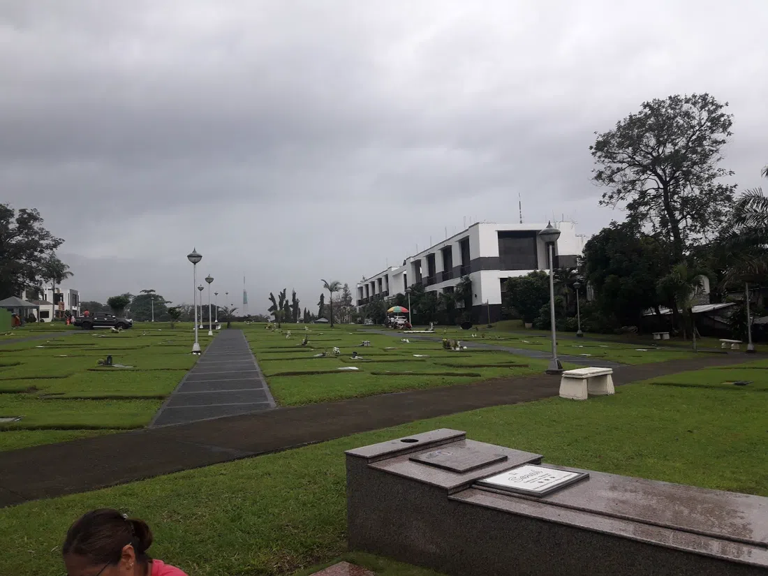 Himlayang Pilipino Memorial Park, Manila