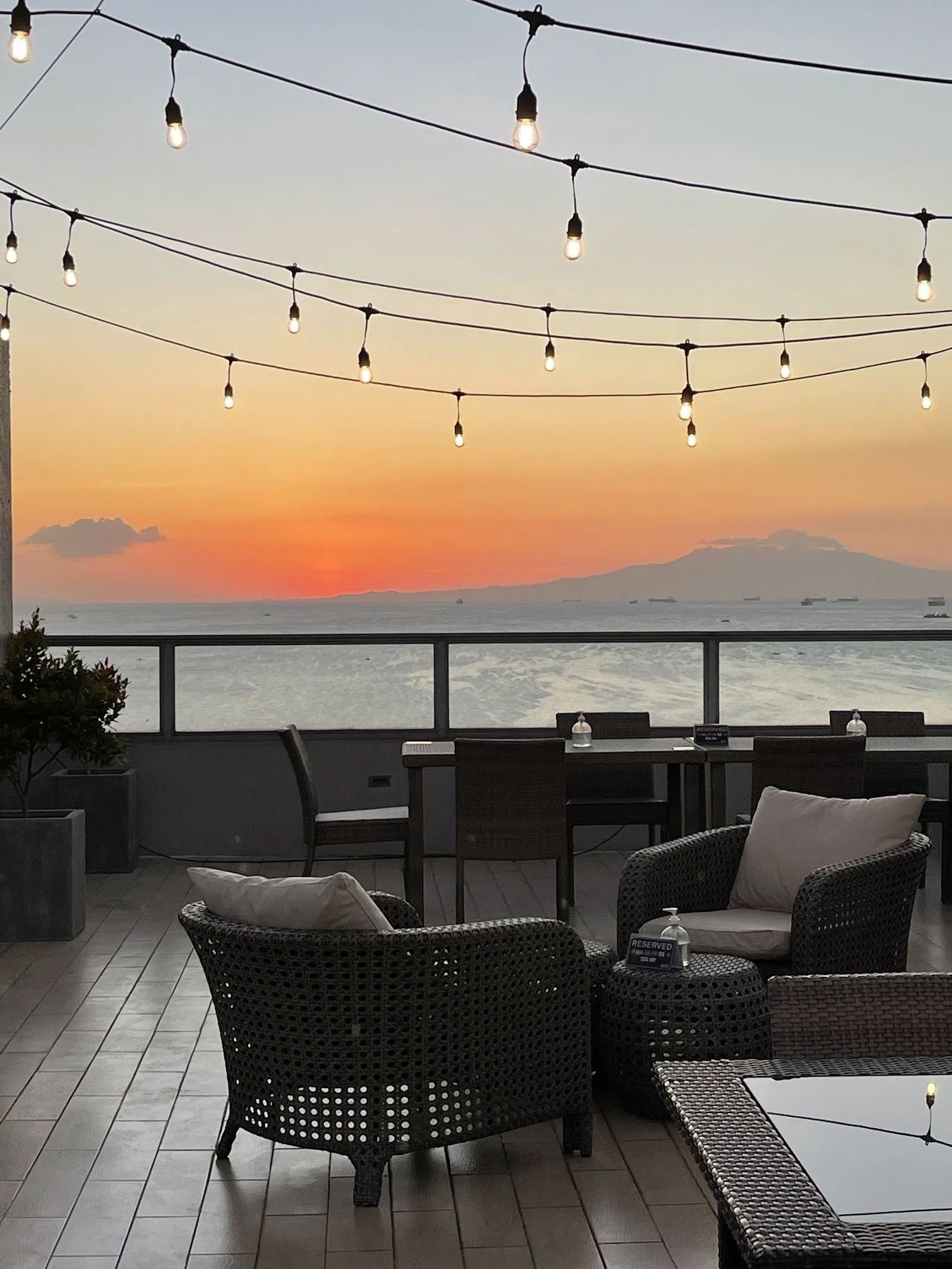 Encaramada Rooftop Bar, Manila
